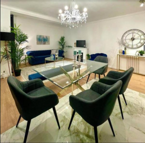 Luxury 3 bedroom 3 and a half bathroom flat in Swiss Cottage